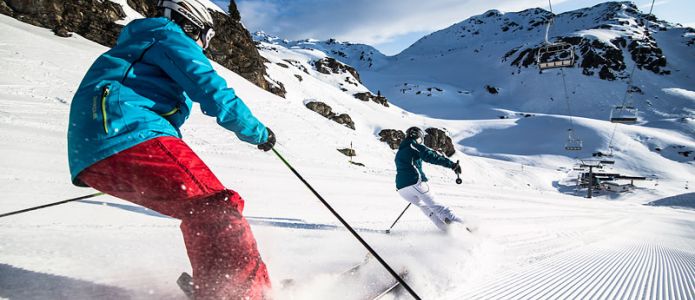 za_rasanter_skifahrer.jpg