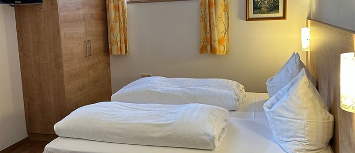 keller-appartement-doppelbett.jpg